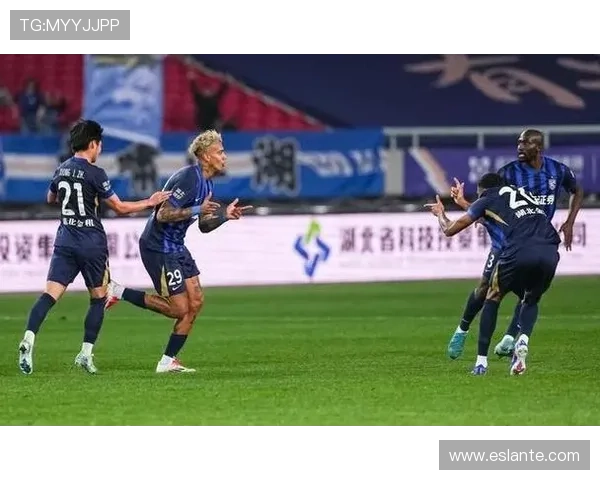 大手笔!武汉三镇夏窗将与水原FC王牌队长签约,已获本人同意_卡迪斯_泰山队_球迷